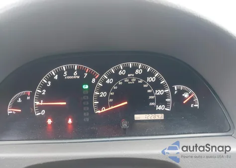 2005 Toyota Camry Le z USA, uszkodzony, nr VIN 4T1BE32K75U956775